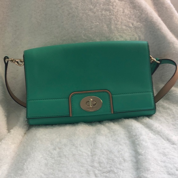 kate spade Handbags - Small Kate Spade crossbody bag